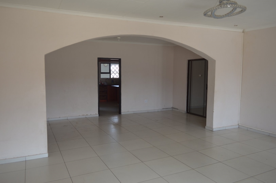 5 Bedroom Property for Sale in Flamwood North West